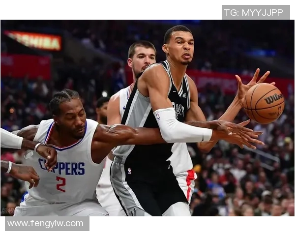 快船队胜马刺队,赛季终结在即 快船队胜马刺队,赛季终结在即